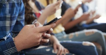Mobile phones to be banned in NSW high schools
