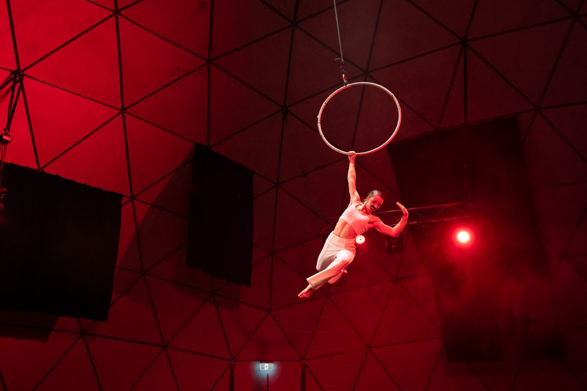 Circus performer for London Calling