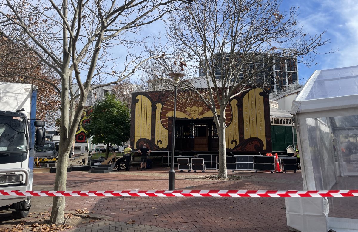 Spiegeltent under construction outside IPAC