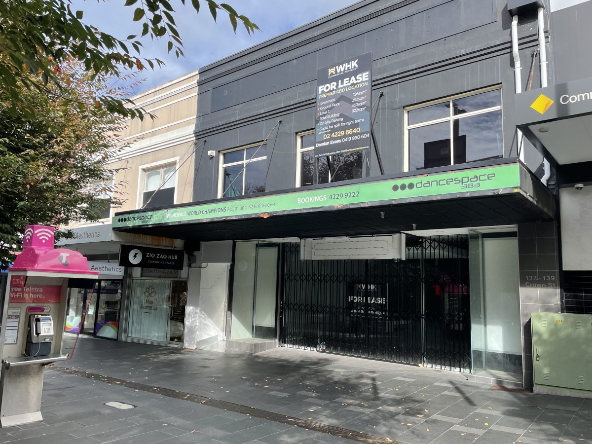 A shop to lease in Crown St Mall