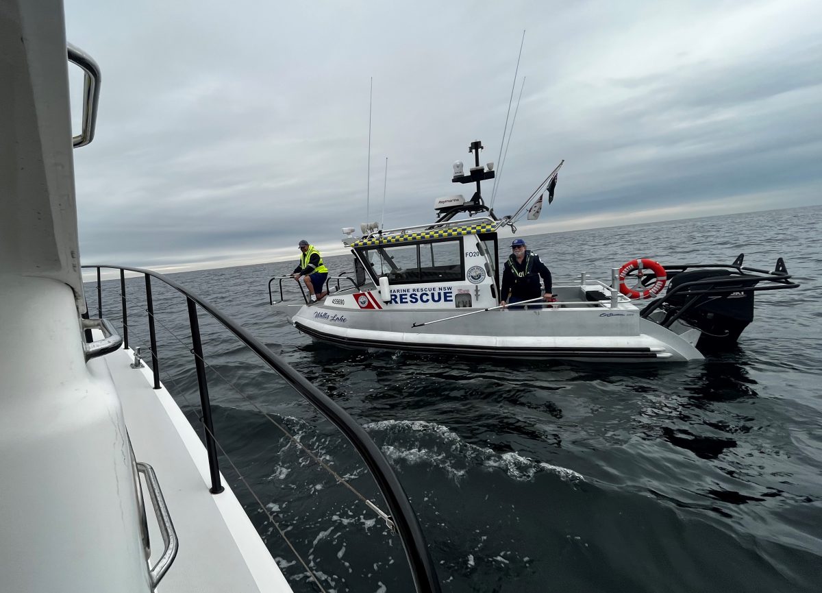 NSW Marine Rescue crew help a boat in distress.