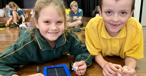 Oak Flats Public School switches on to saving money and the environment