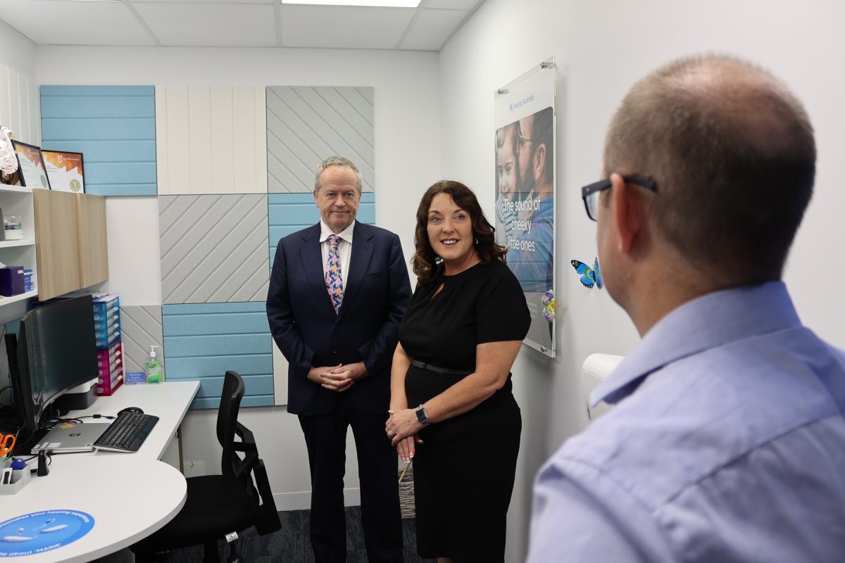 Minister for the National Disability Insurance Scheme and Government Services, Bill Shorten, and the Member for Cunningham, Alison Byrnes, stand in the new Hearing Australia centre in Figtree.