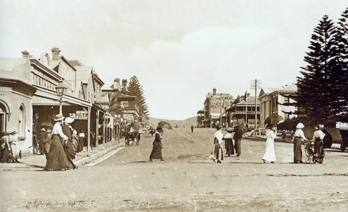 Manning St, Kiama about 1900. 