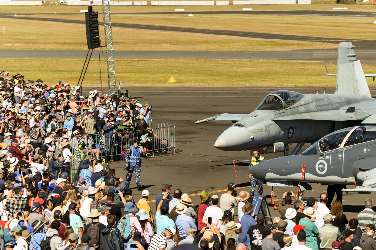 Crowds around jets at Wings Over Illawarra