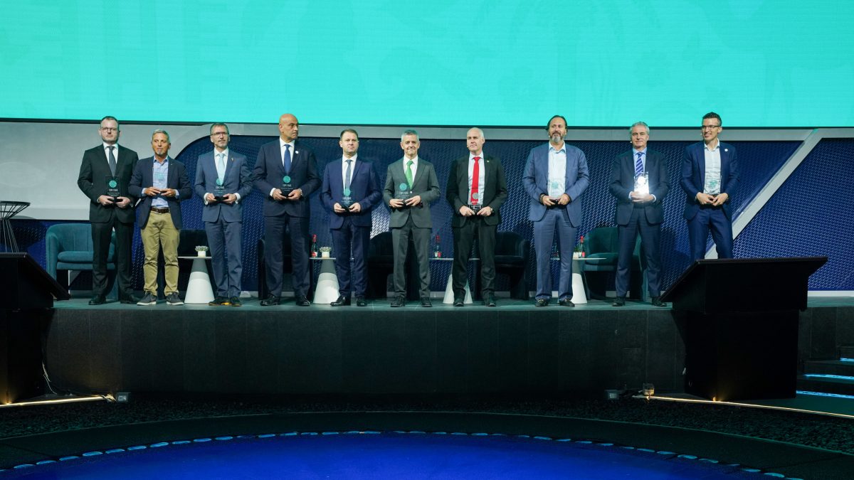 Hysata CEO Paul Barrett stands on stage with other changemakers at COP28