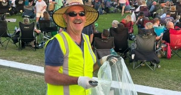 Kiama Lions' concert clean-up supports local surf club's campaign to repair roof