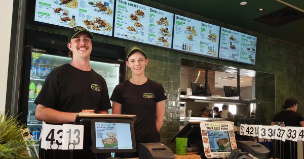 Taste of big things to come: patrons flock to Illawarra's first El Jannah store for Lebanese-style chicken