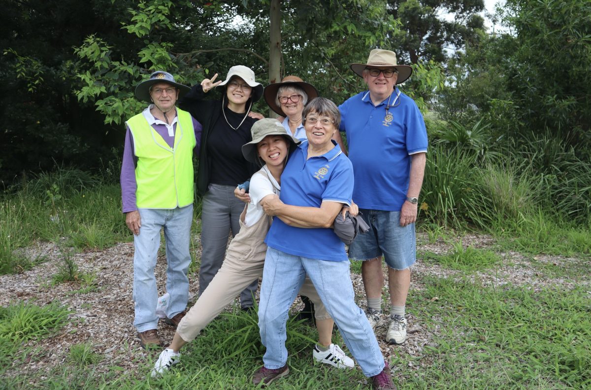 A group of Corrimal Rotary members.