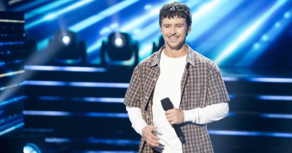 Ulladulla 'underdog' Isaac McCallum finds his voice on Australian Idol stage