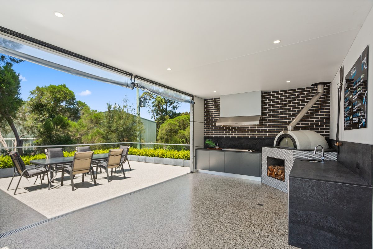 Outdoor entertainment area of 17 Lakelands Close in Shell Cove
