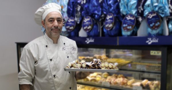 Pasticceria Massimo Papa prepares 16,000 cannoli to celebrate community at annual event