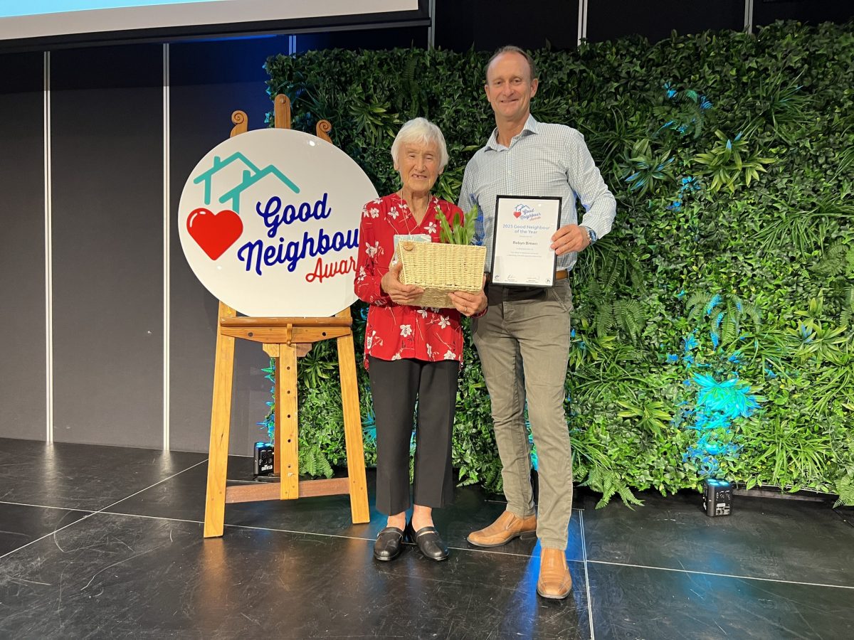 Good Neighbour of the Year recipient Robyn Brown with Shellharbour Mayor Chris Homer. 