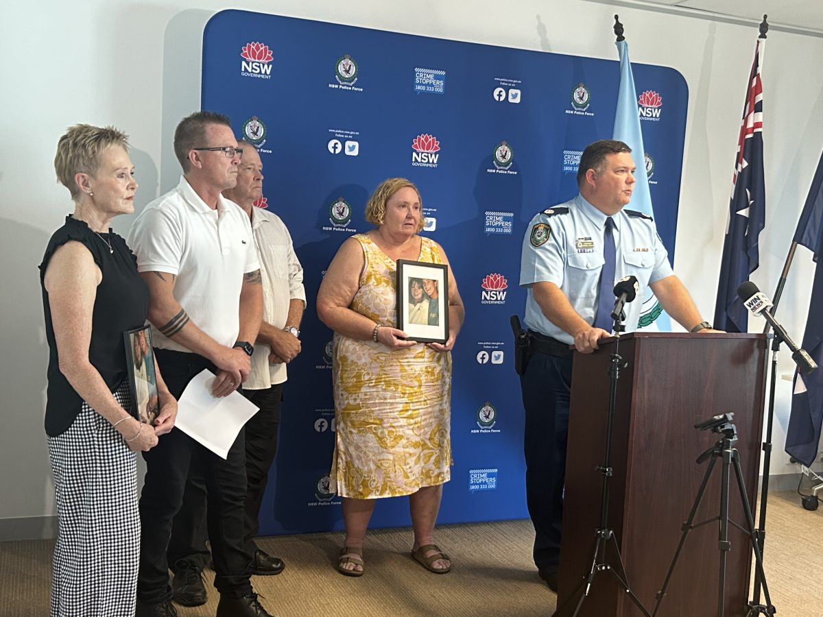 Jill Sowry (Pauline’s sister), Jason Lawrence (Pauline’s son), Simon Sowry (Pauline’s brother) and Michelle Jones (Pauline’s sister) and Acting Assistant Commissioner Southern Region Superintendent Darren Brand