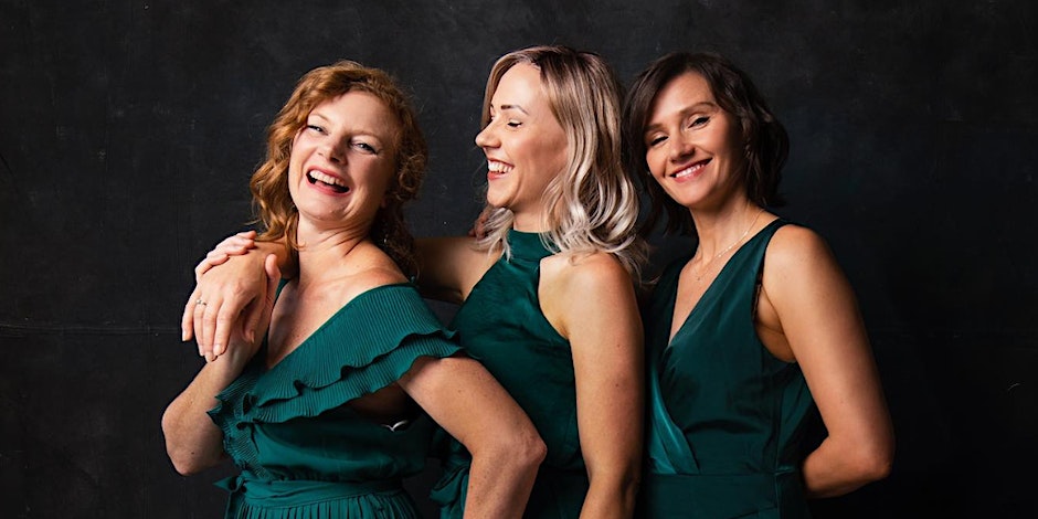 Three women from vocal jazz trio LYHRA