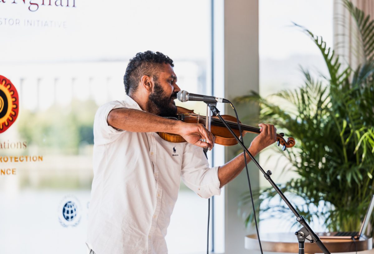 Eric Avery Folk By The Sea