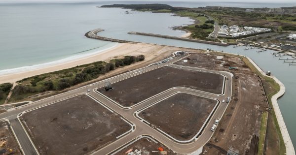 Strong interest at 'builder open day' for final blocks in Shell Cove's prestigious The Peninsula