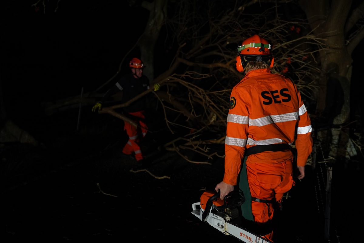 NSW SES volunteers worked through the night to clean up the damage left after powerful winds swept the region on Wednesday (28 August). 