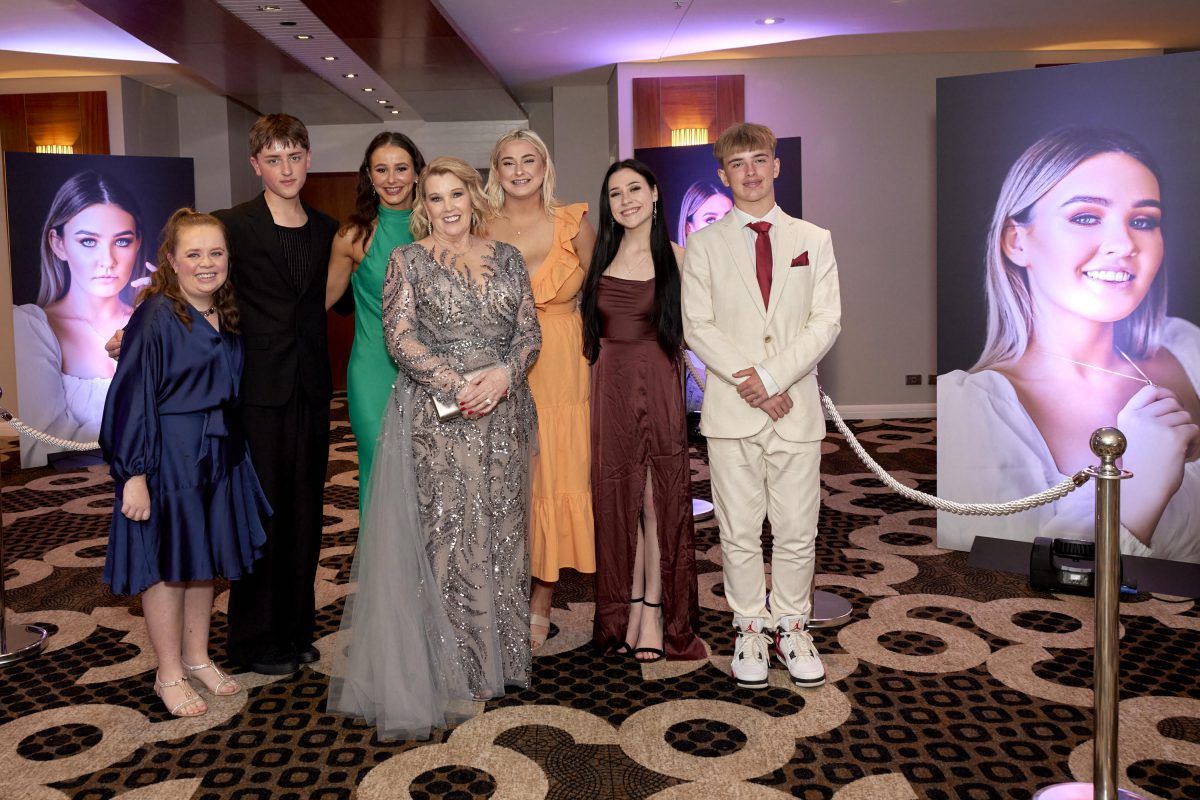 Libby Ruge Smile Fund recipients Caleb, Maddie, Jorja, Teihana, Tilda and Cooper with Libby's mum, Julie