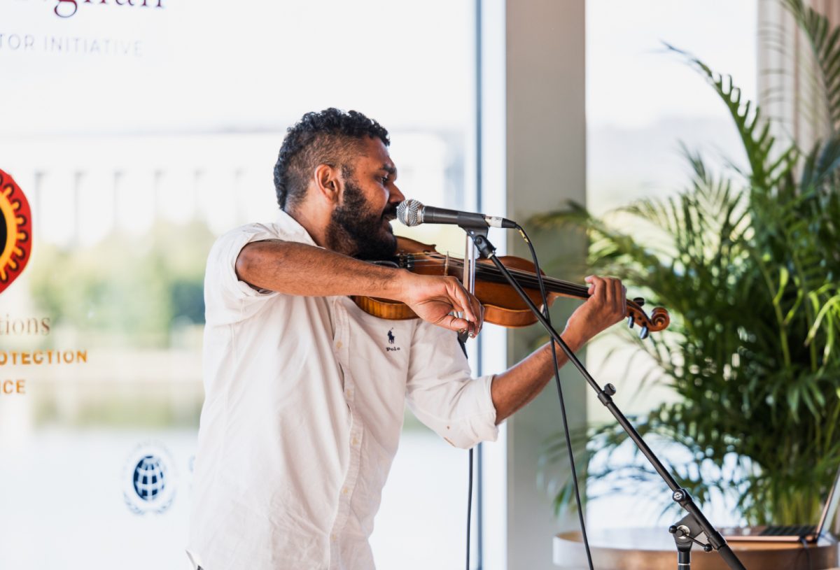 Eric Avery Folk By The Sea