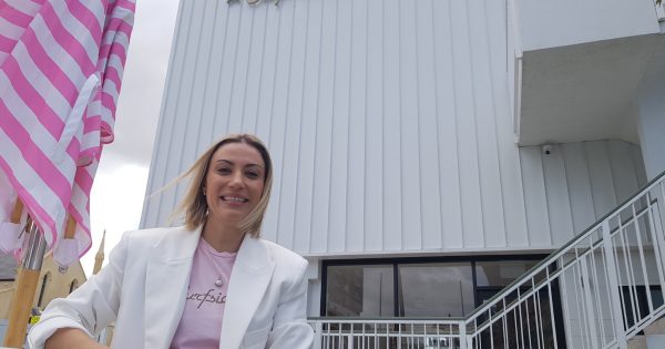 Wollongong family restores run-down Surfside 22 motel, once a honeymoon hotspot
