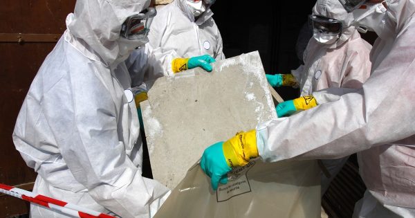 'Increasingly dangerous' asbestos found in pre-1990s homes puts renovators at risk