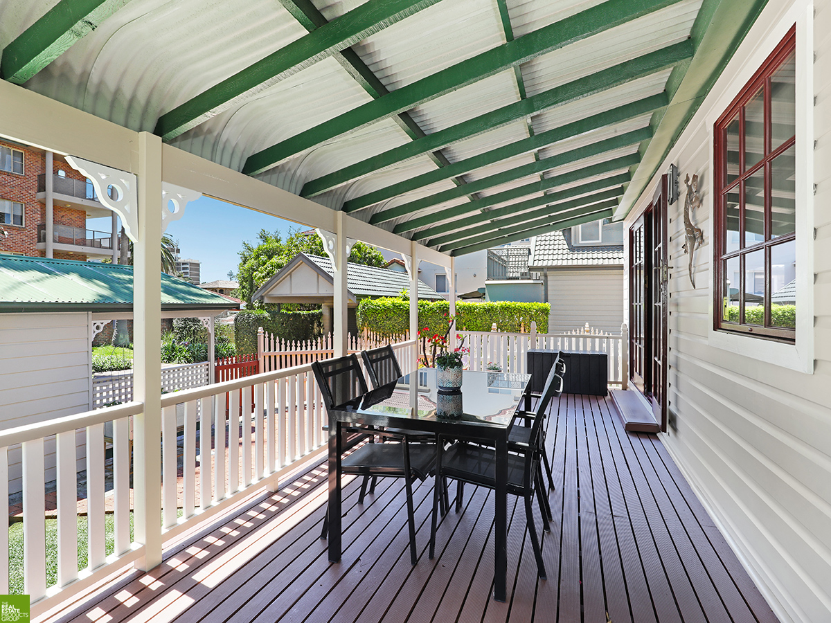 Bullnose verandah of 38 Smith Street in Wollongong