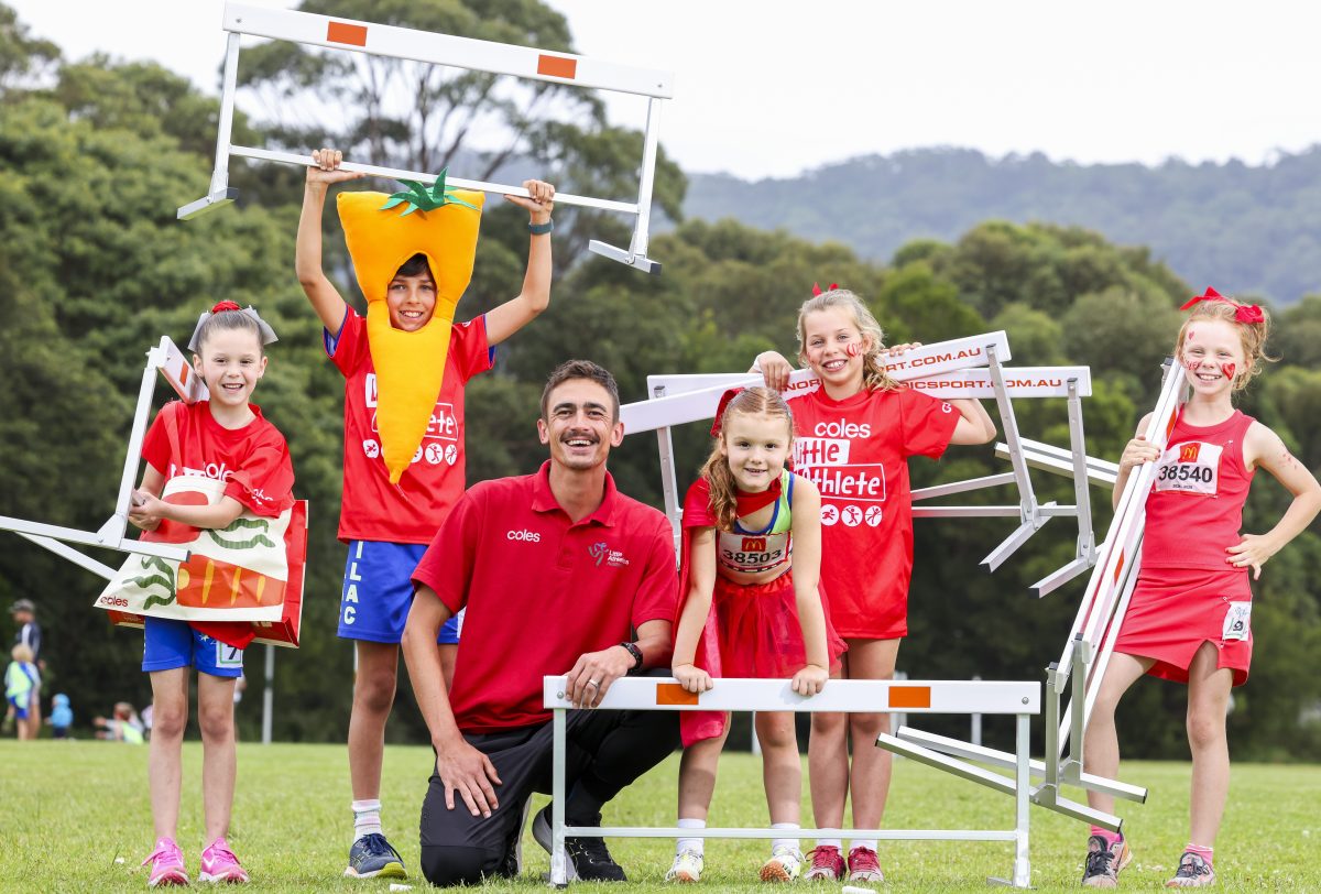 Brandon Starc and Little Athletics kids from North Illawarra.