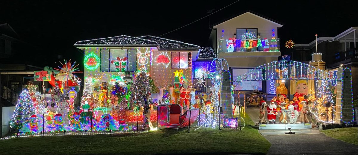 Mt Warrigal Christmas lights display