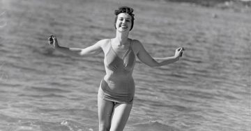 Bombo's famous 'green-eyed gunner with sand between her toes'