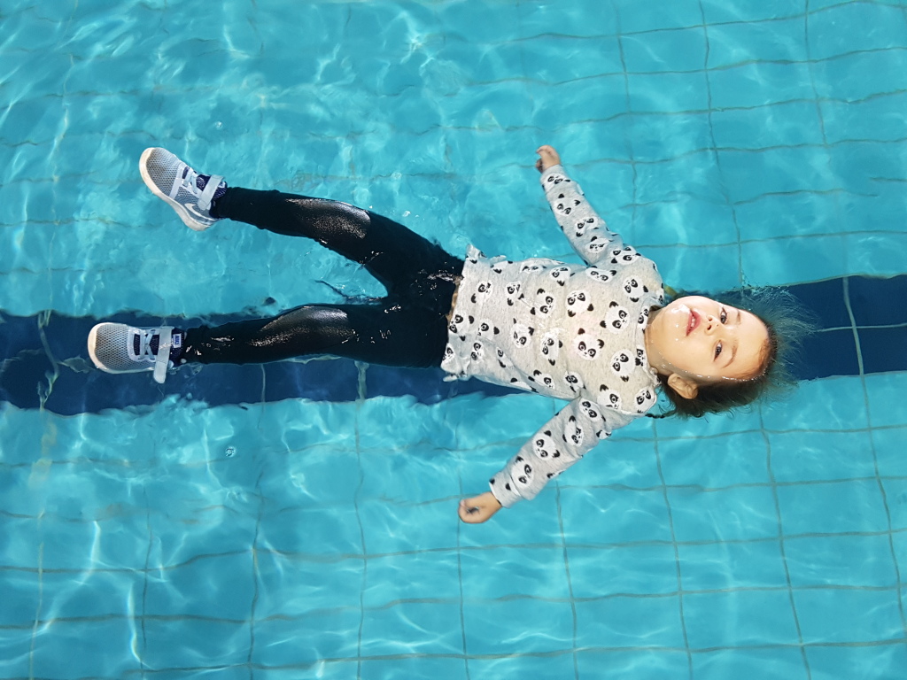 The Australian swimming benchmarks suggest a child of six should be able to float and recover if they fall into water. 