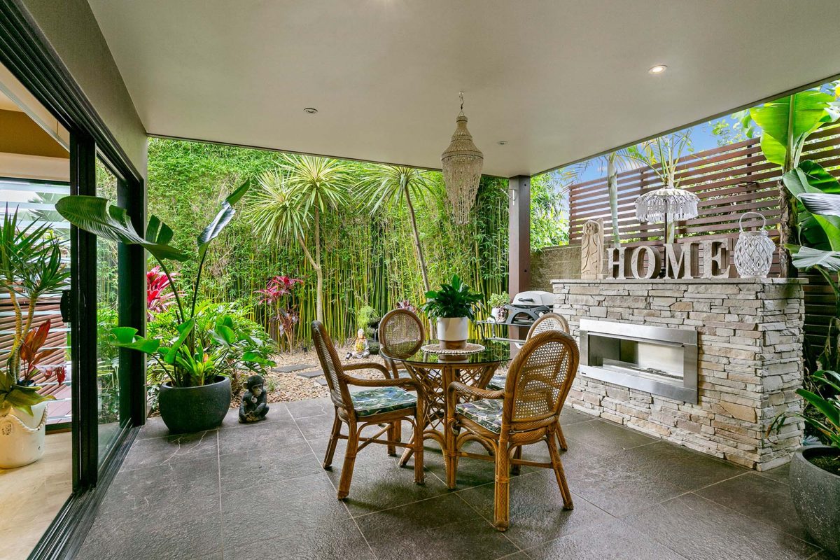 al fresco dining area at 27 Union Way in Gerringong