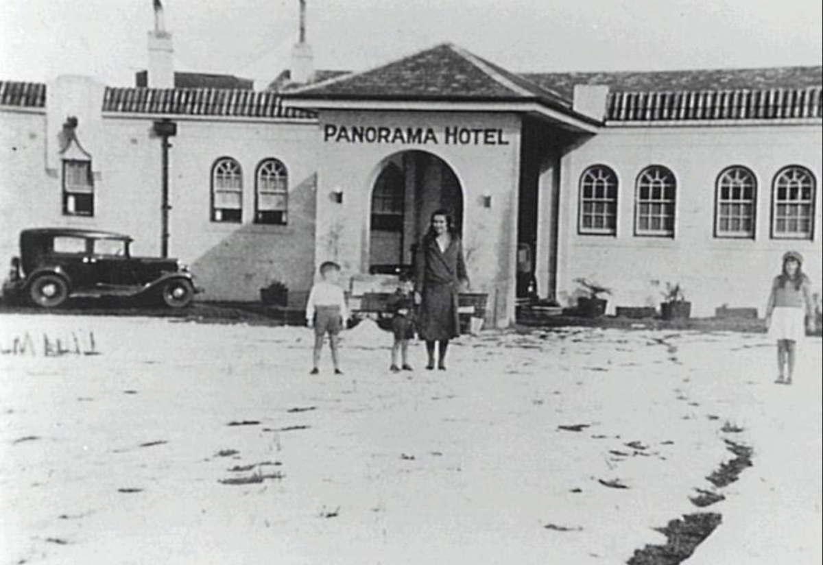 A white carpet surrounds Panorama House in 1932. 