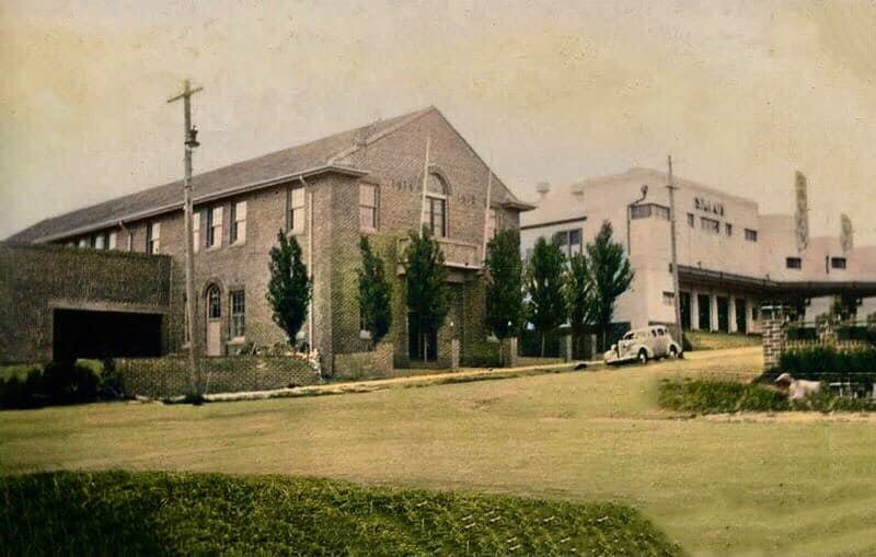 The original Wollongong RSL Club building was opened in October 1935. The City Diggers Club as it looks today was built around the original.