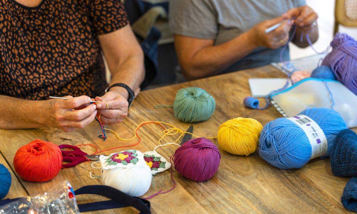 People knitting