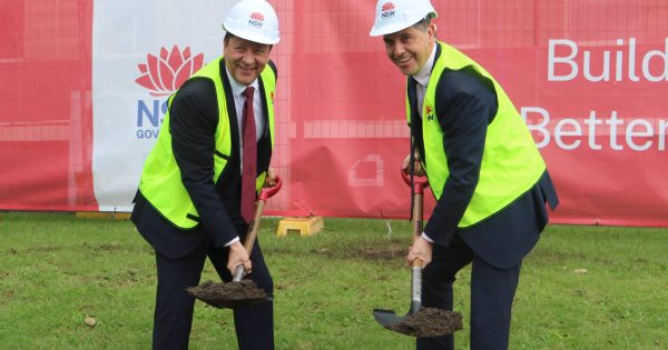 MPs dig the start of work on community health hub for Warrawong