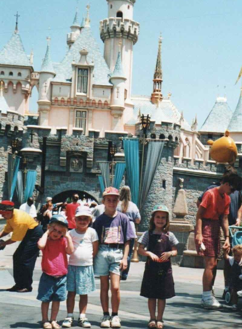 kids at Disneyland