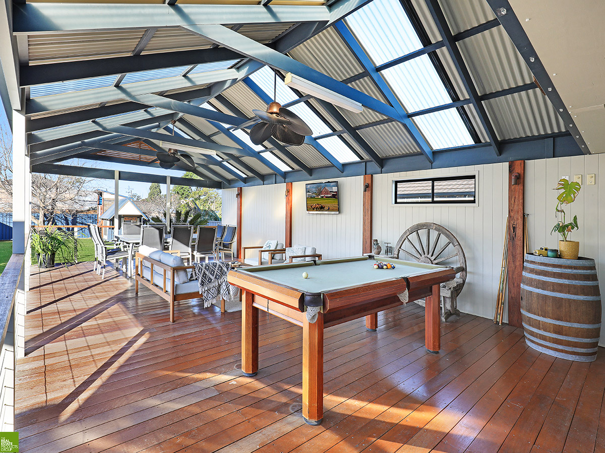Covered outdoor entertainment area