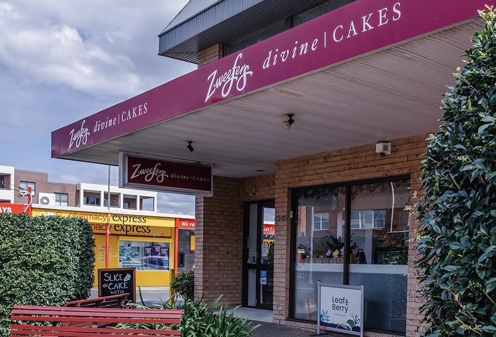 Front of Zweefers cake shop