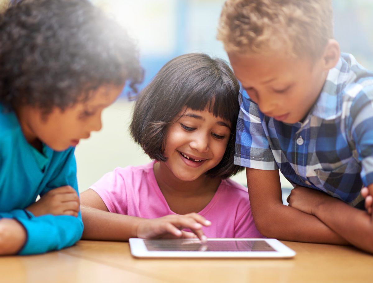 Kids share a tablet