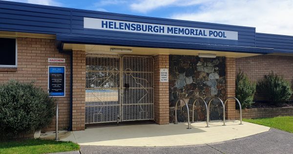 Helensburgh pool reopens - with an extended swim season