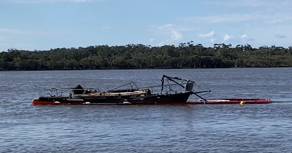 Boat destroyed by fire on Shoalhaven River