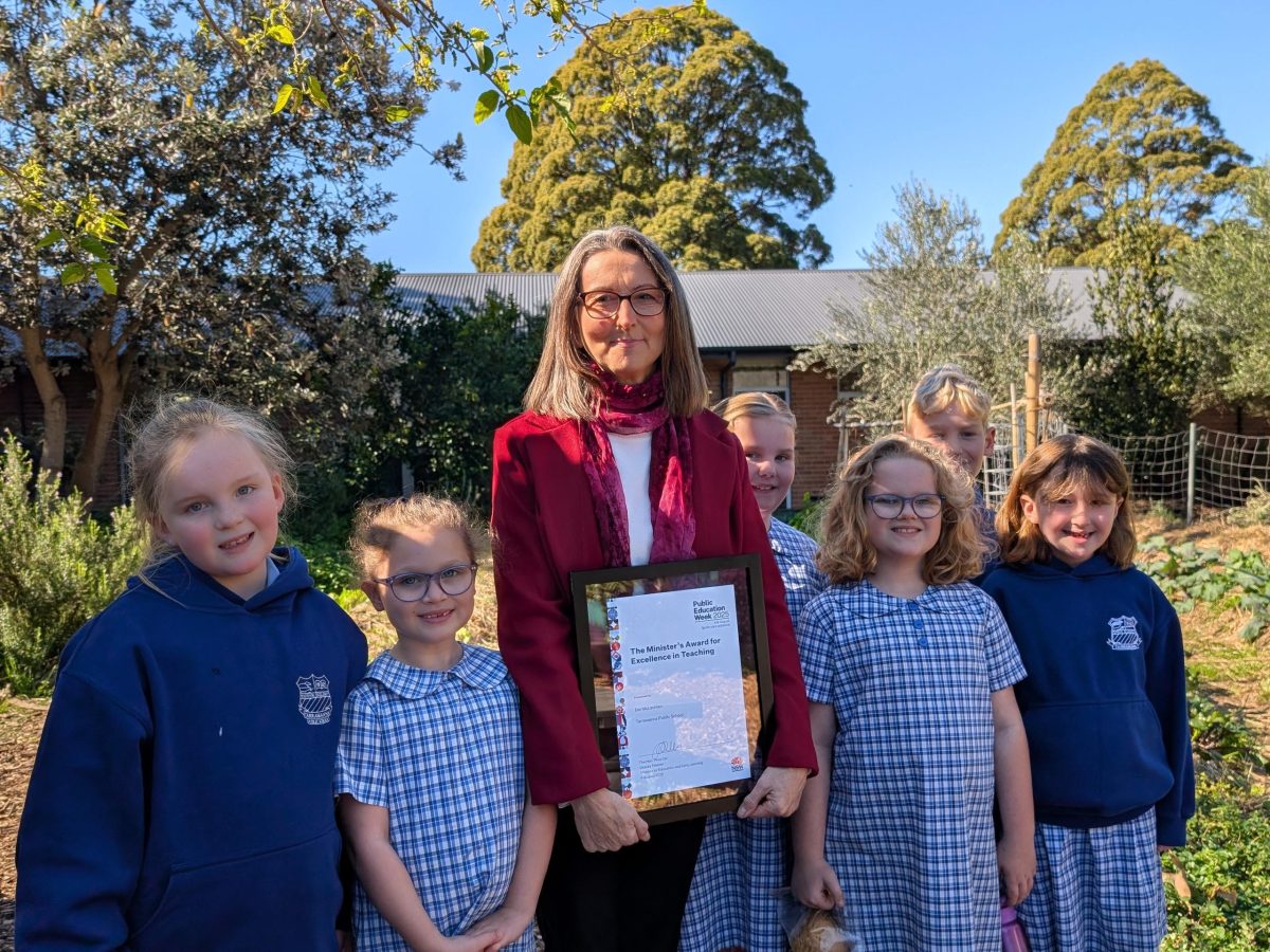 Delphine with students and her award