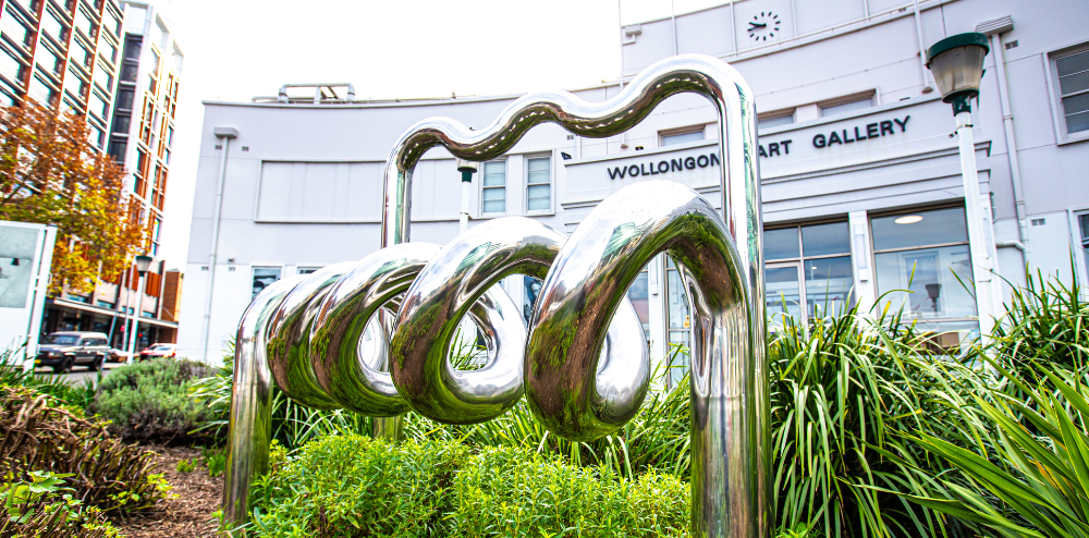 The Bert Flugelman Spiral and Wave (1977) in front of the Wollongong Art Gallery. 