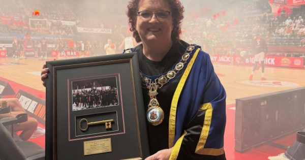 Illawarra Hawks unlock new chapter as Wollongong bestows keys to the city