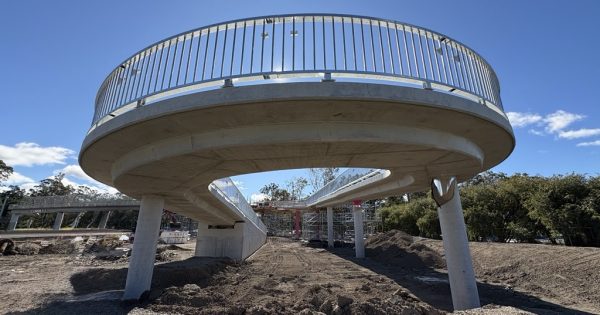 WATCH: It's taken 9000 work hours but footbridge linking Wollongong TAFE, uni now open