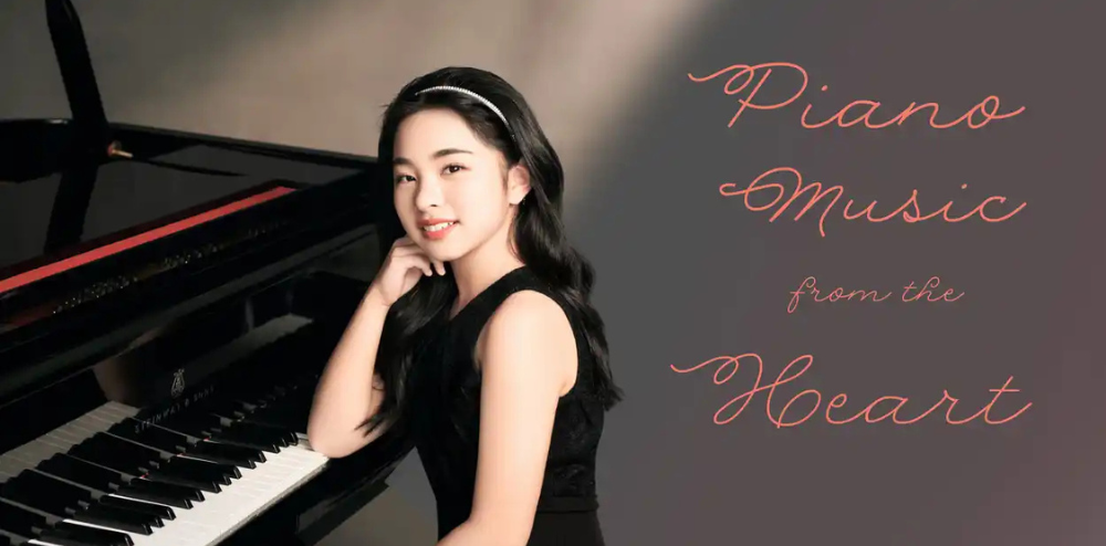 Xingyao (Elsa) Li on piano