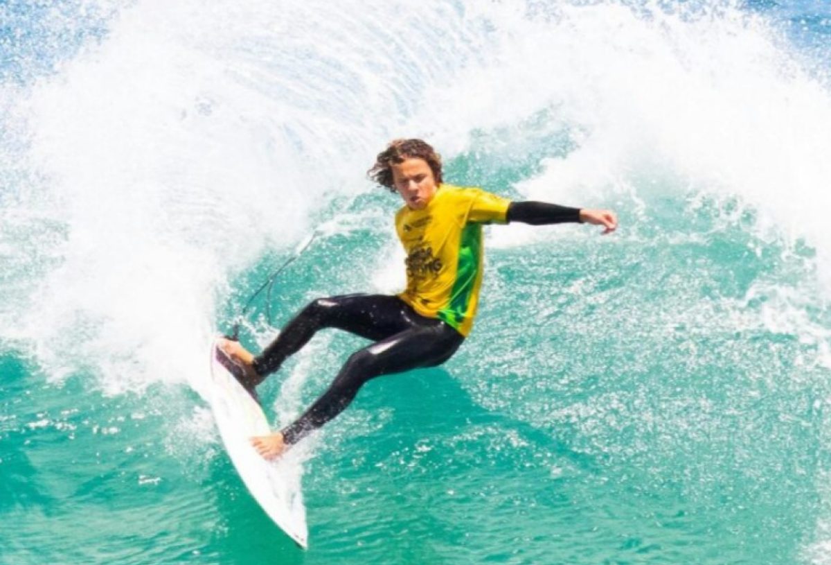 surfing in Wollongong