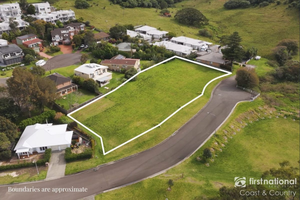 Kiama Council can finally sell five blocks on Glenbrook Drive that have been locked away for more than three decades. 