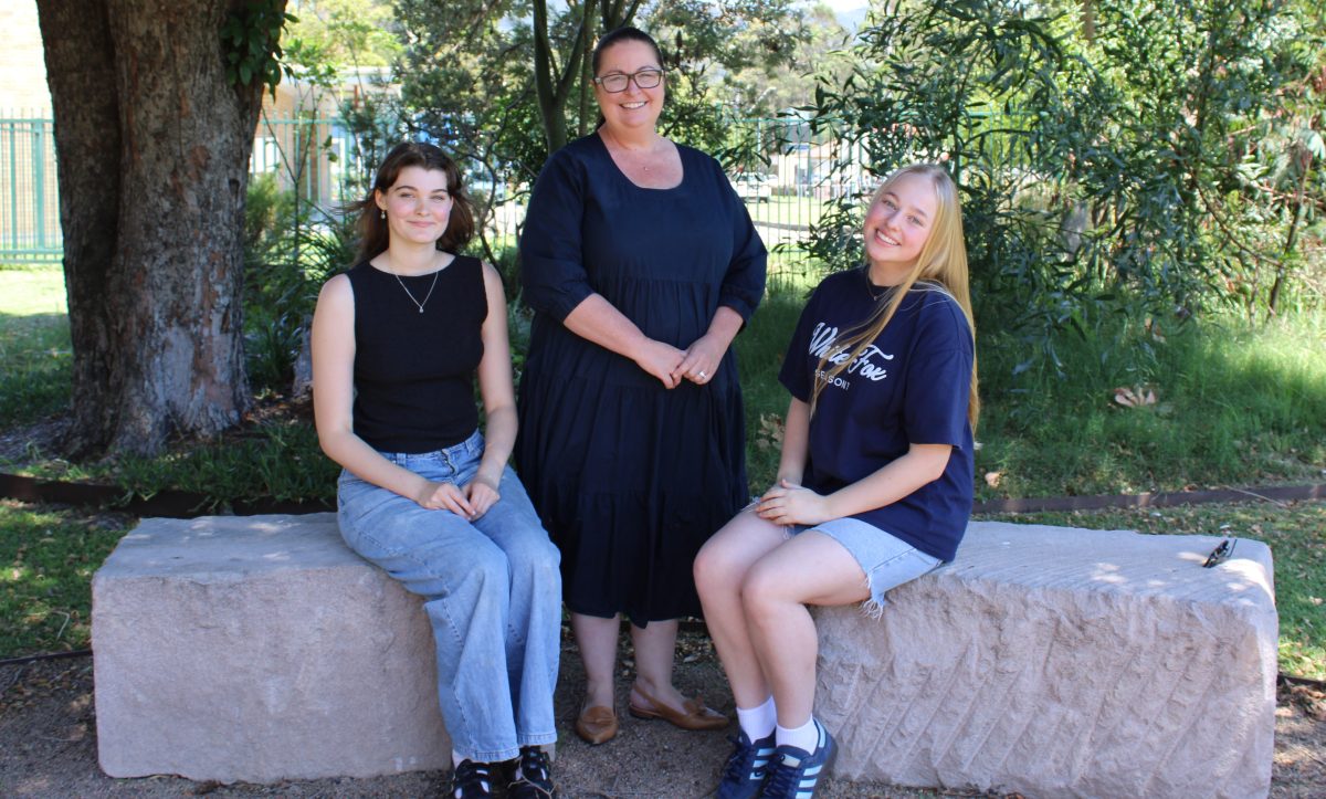 Wollongong High School Performing Arts year 12 graduates with principal